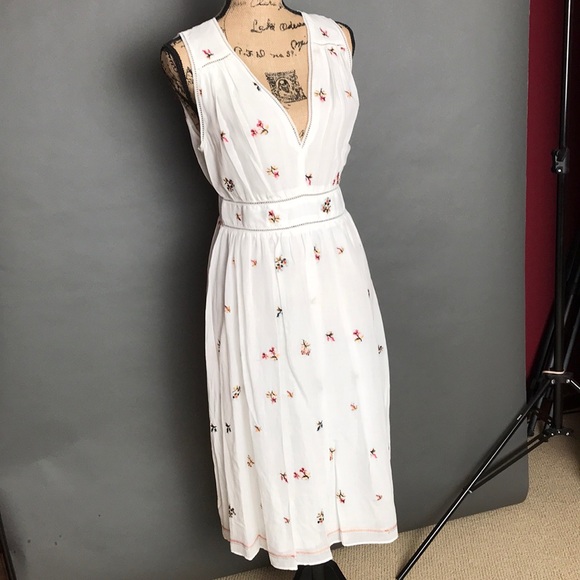 Max Studio Dresses & Skirts - M.S.S.P max studio sleeveless v neck Muriel Dress